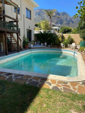 Room in Guest room - Living In Camps Bay Blue